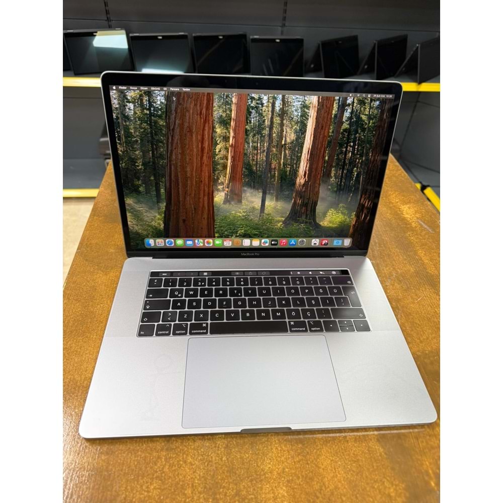 Apple MacBook Pro A1990 Intel Core i7-8850H 15.4