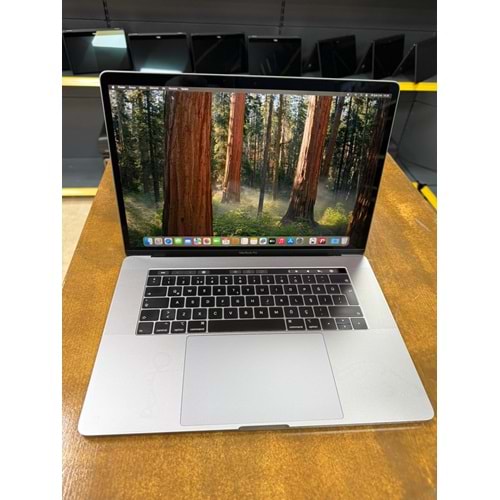 Apple MacBook Pro A1990 Intel Core i7-8850H 15.4